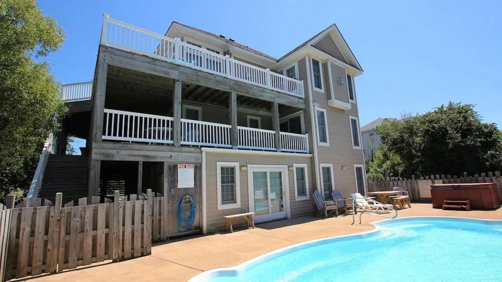 Catch a Breeze - 6 Br Home
