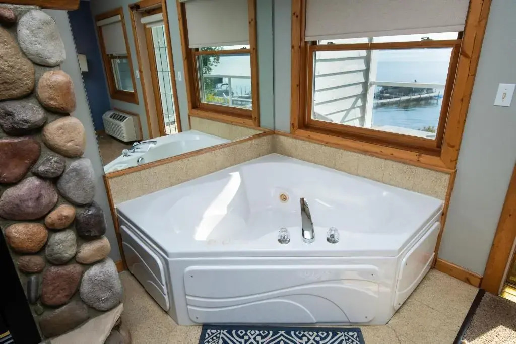 Quarterdeck Resort & Restaurant