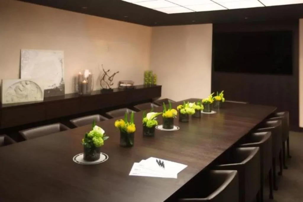 Отель Bergs Suites