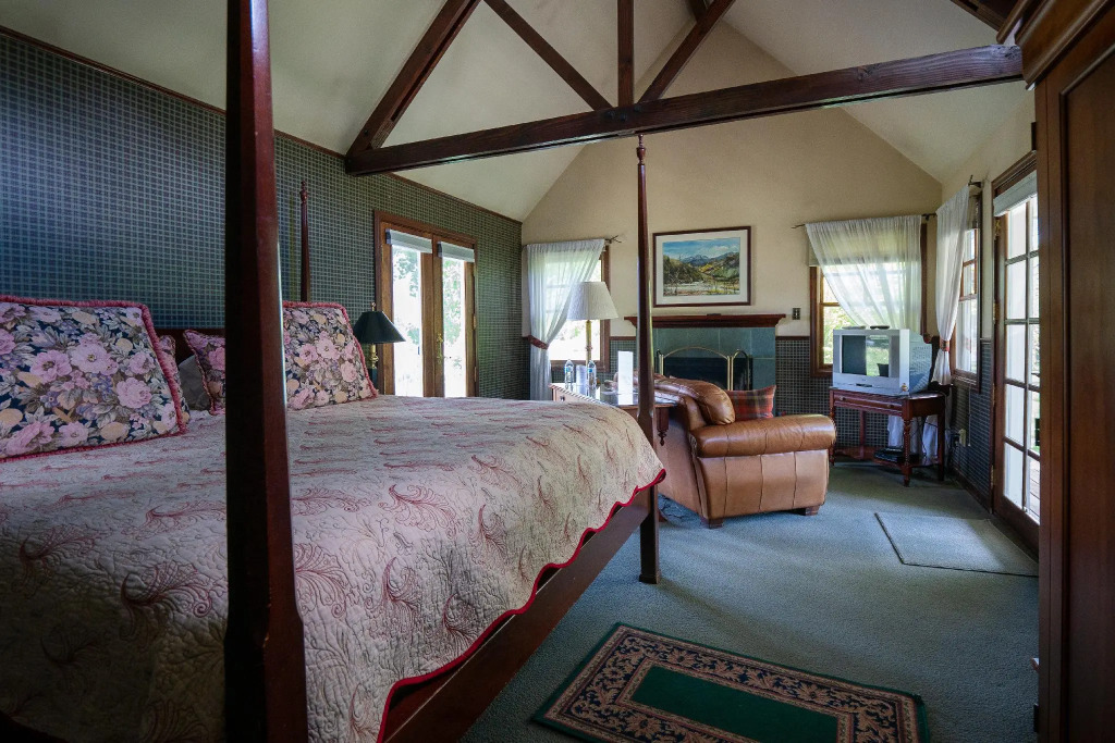 Apple Orchard Inn