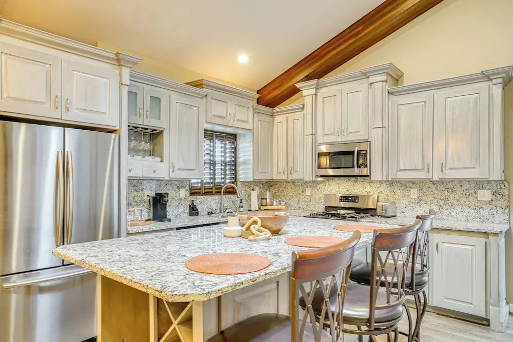 Unique El Paso Home w/ Patio ~ 1 Mi to The Shoppes