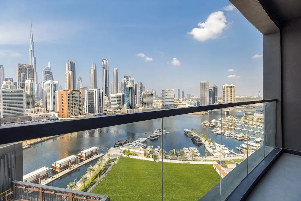 Waves - Urban Retreat Waterfront Elegance at 15 Northside