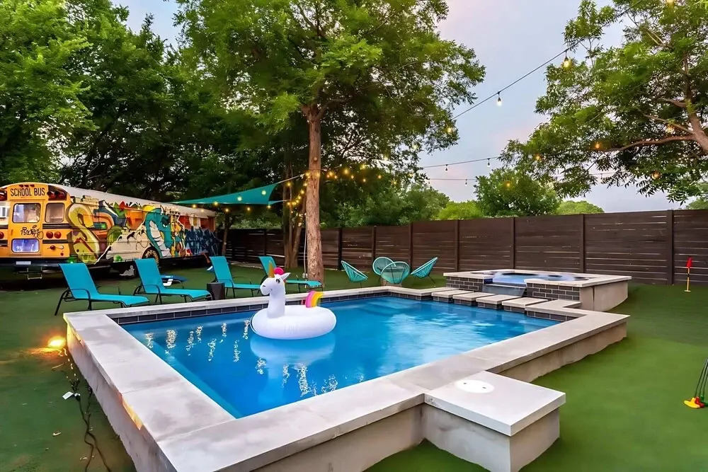 Downtown Austin Oasis w Pool & Hot Tubsleeps 18