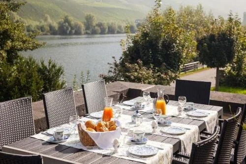 Wein- und Landhaus S A Prüm