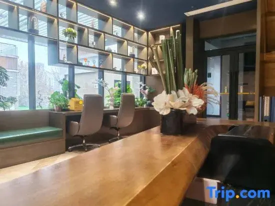 Hanzhong Jingyi Star Hotel