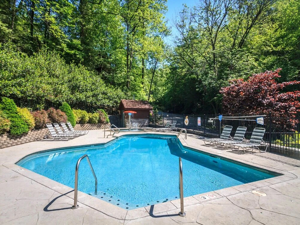 Mountain Elegance 2 Bedroom Home with Hot Tub