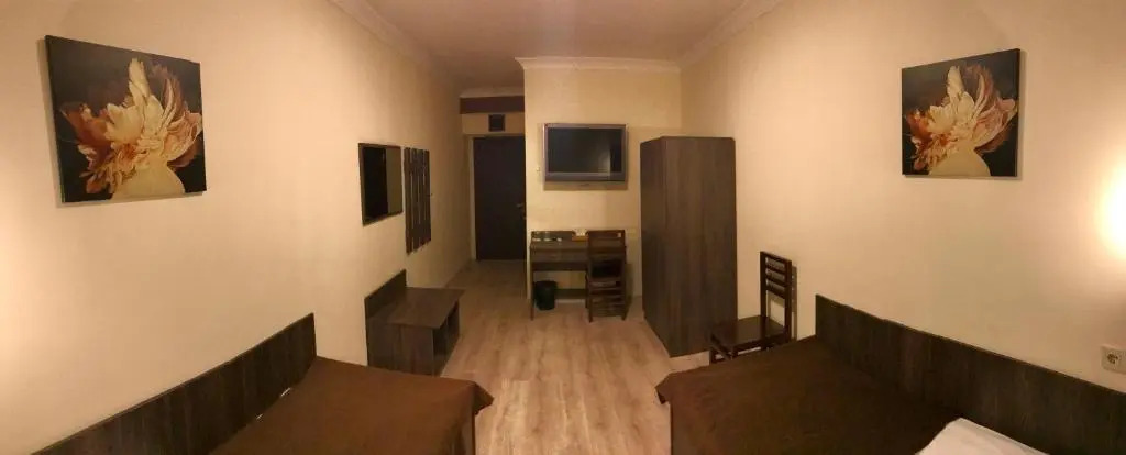 Non-stop hotel