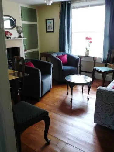 Petite Maisonette