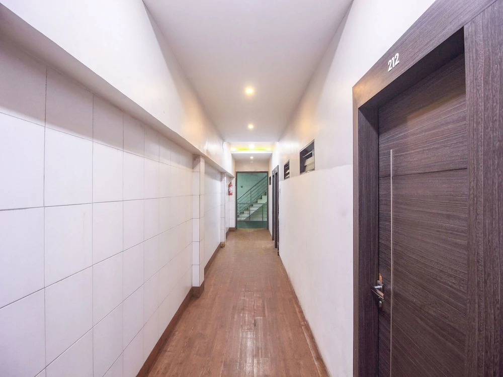 OYO 13647 Hotel Kohinoor Plaza