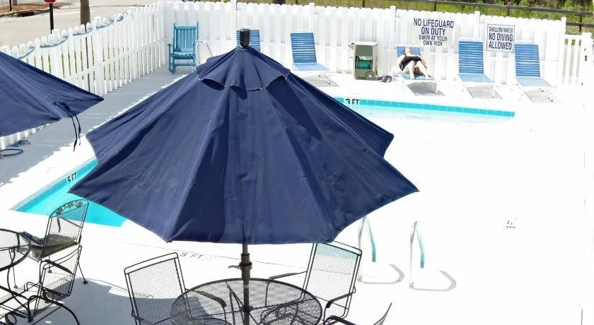 Edgewater Inn