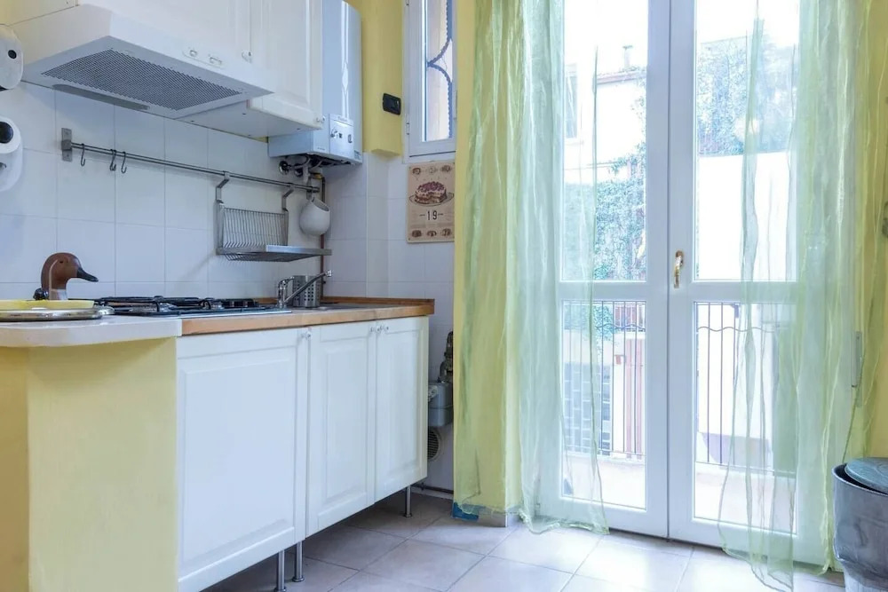 JOIVY Cozy Flat for 4 w/ Patio, Nearby Navigli
