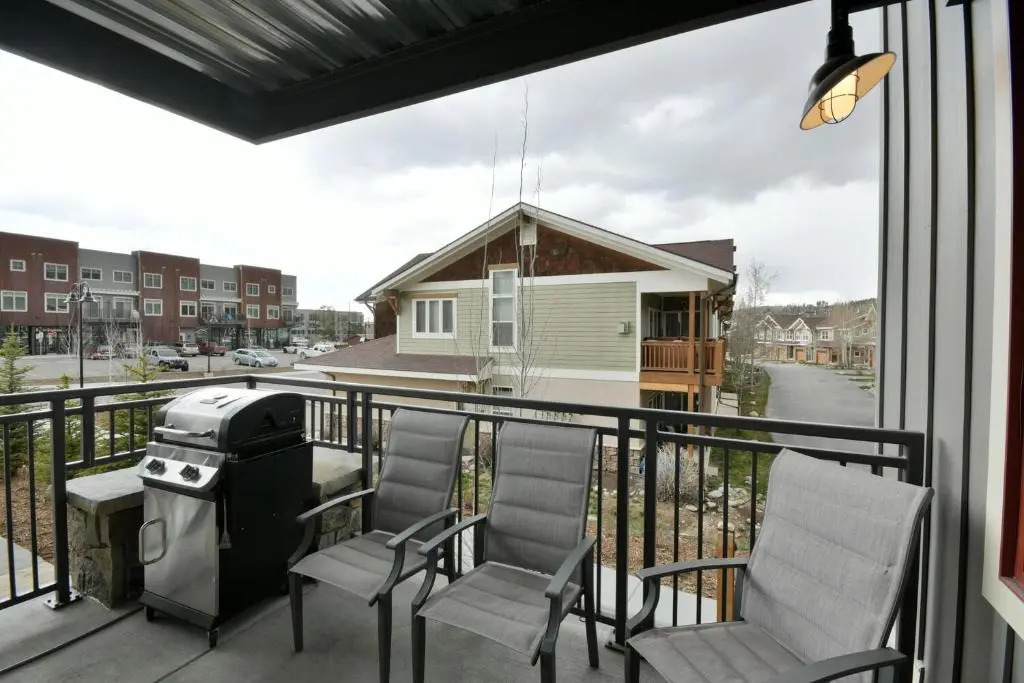 New Luxury Loft #103 Near Resort Huge Hot Tub & Views - FREE Activities & Equipment Rentals Daily