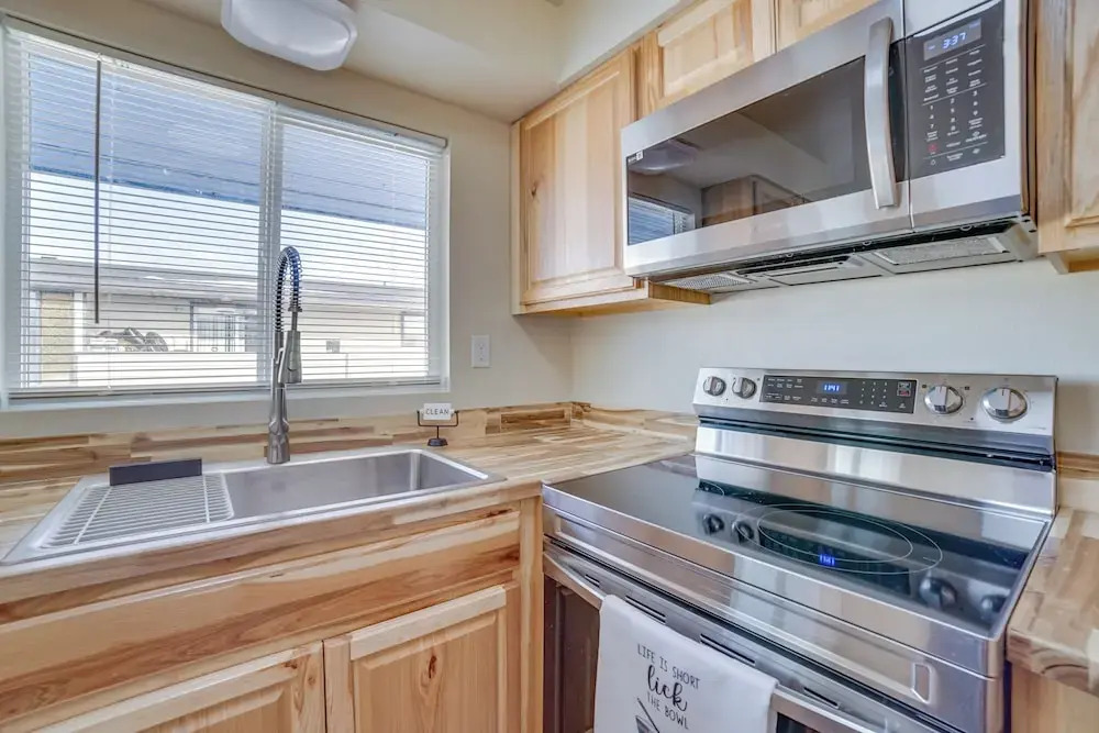 Anchorage Retreat, Walk to Dining & Entertainment