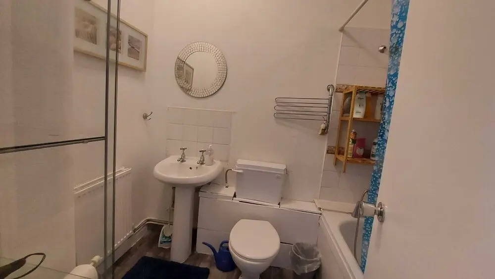 Extra Large One Bedroom Flat With Parking