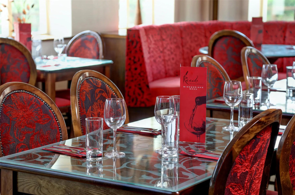 Best Western Plus Pastures Hotel