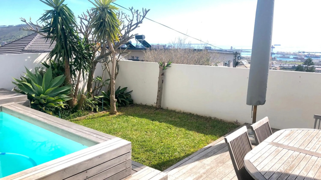 Mountain and Harbour Views - Grand Vue Cottage