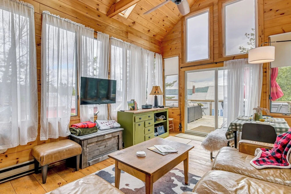 Cabin w/ Shared Beach & Great Views, Walk to Town