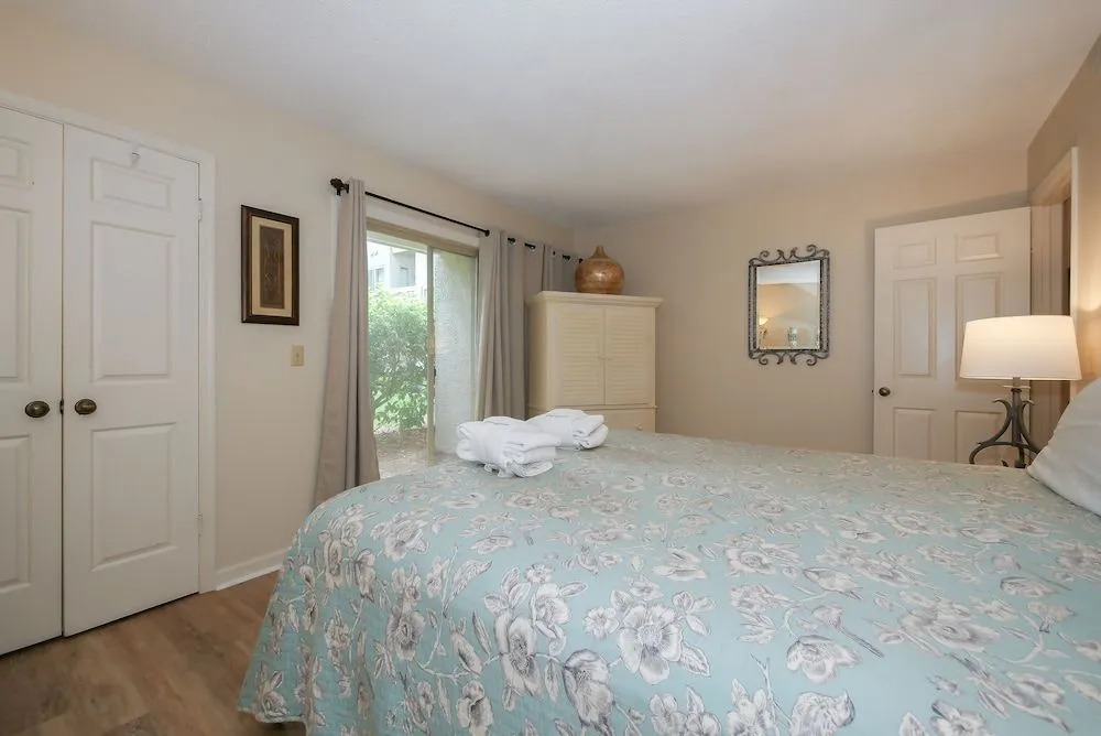 6 Beach Arbor