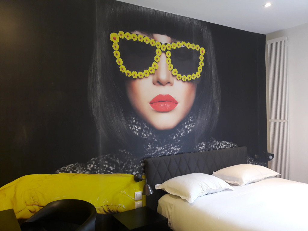 Glams Hotel