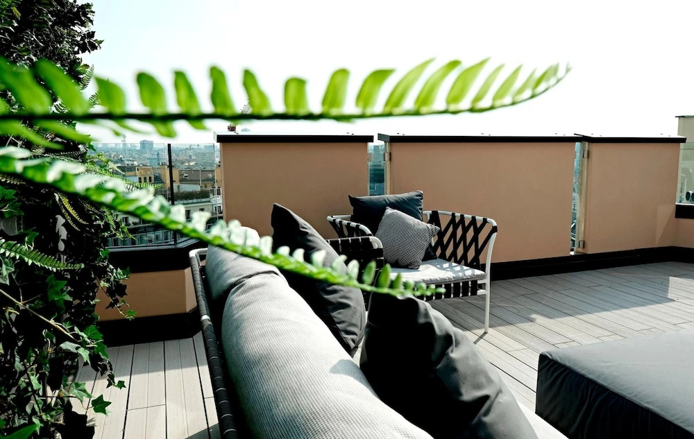 S Babila Central Tower w Rooftop Terrace in San Babila