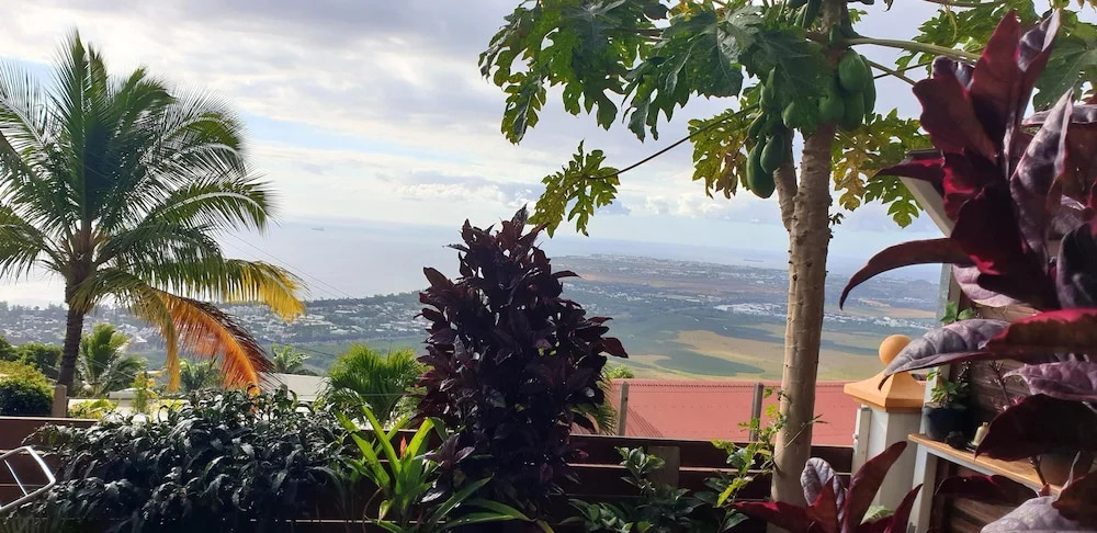 House with 2 Bedrooms in Saint Paul, with Wonderful Sea View, Enclosed Garden And Wifi - 12 Km From the Beach
