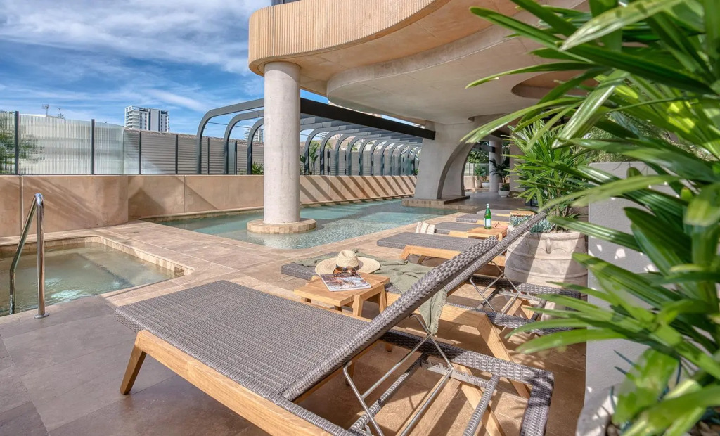 Encore Broadbeach - Official