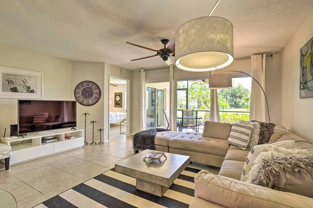 Jupiter Condo w/ Pool Access, Walk to Beach!