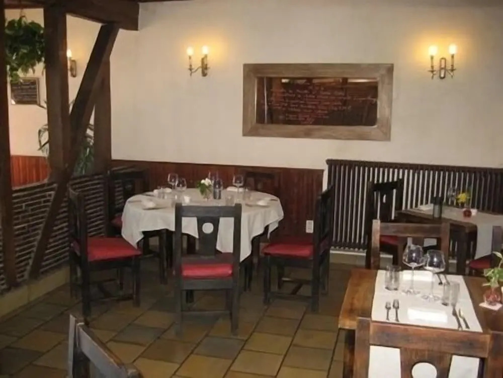 Logis Hotel Restaurant Le Cheval Blanc