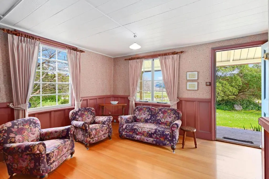 Historic Pavitt Cottage - Robinsons Bay Holiday Home
