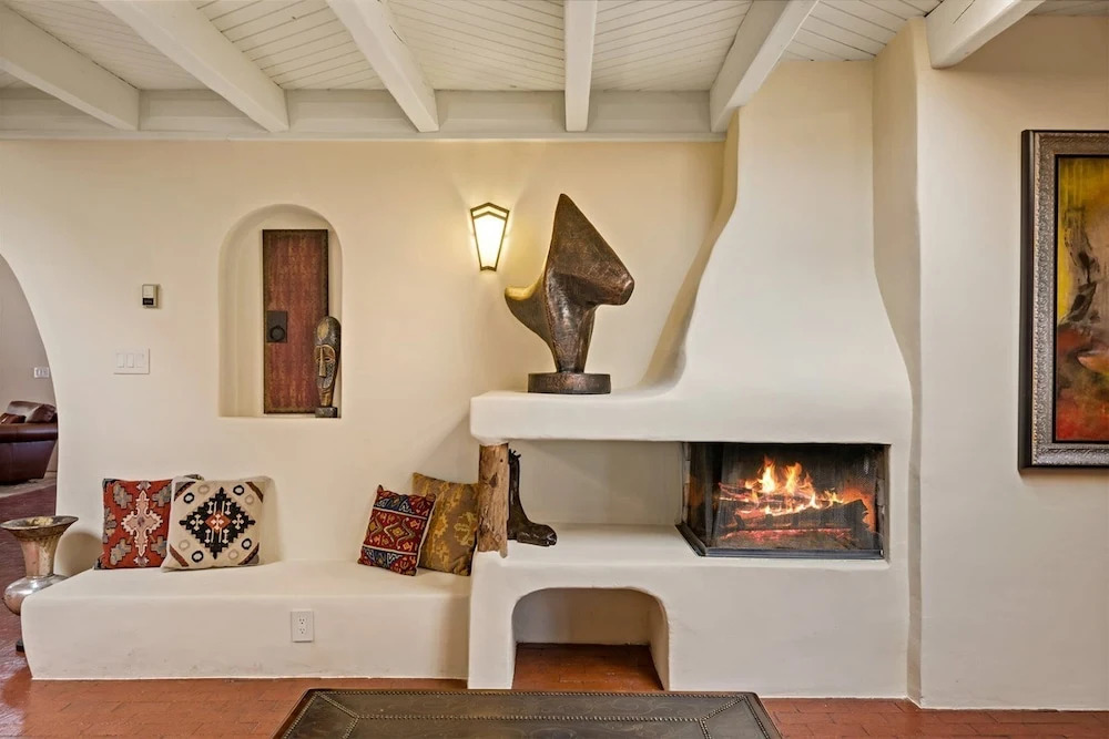 Casa Ladera - Enchanting Home, Nestled in Foothills With Spectacular Views