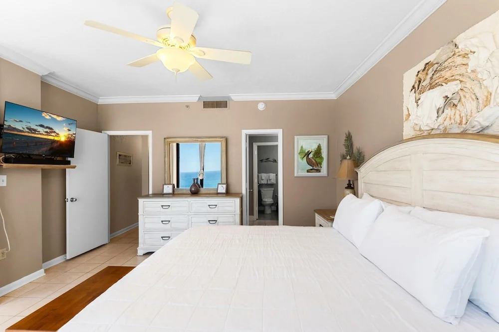 Navarre Towers 1202 - The Penthouse Pearl