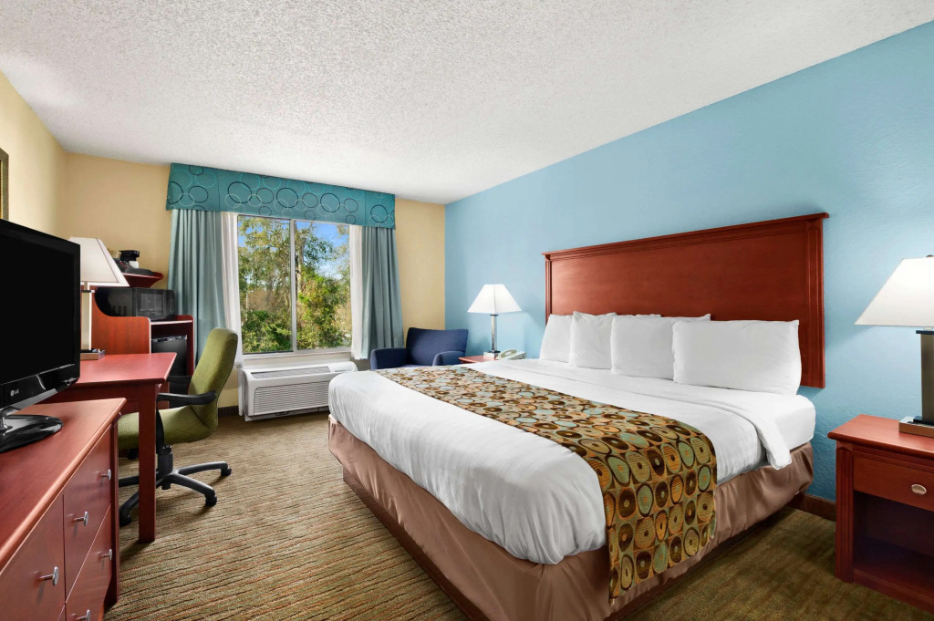 Baymont By Wyndham Gainesville I-75