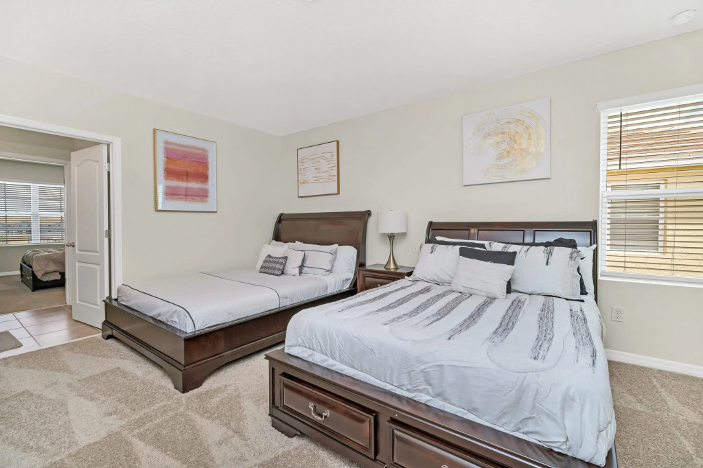 Upstay - Lrg Family Home w Private Pool   Hot Tub, Davenport
