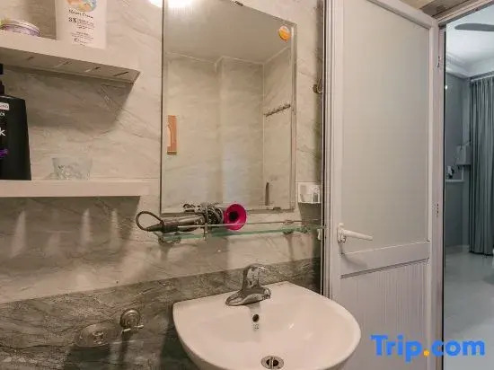 Hi.Home Bellevie–Lakeview Escape in Ha Noi Old Quarter