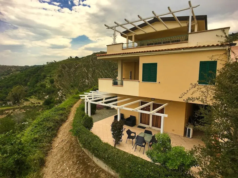Family Sea-view Retreat in Parghelia