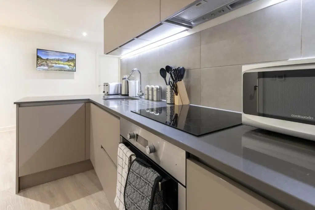 OPP Apartments LH11 - city centre, secure parking, fitness suite, brand new!