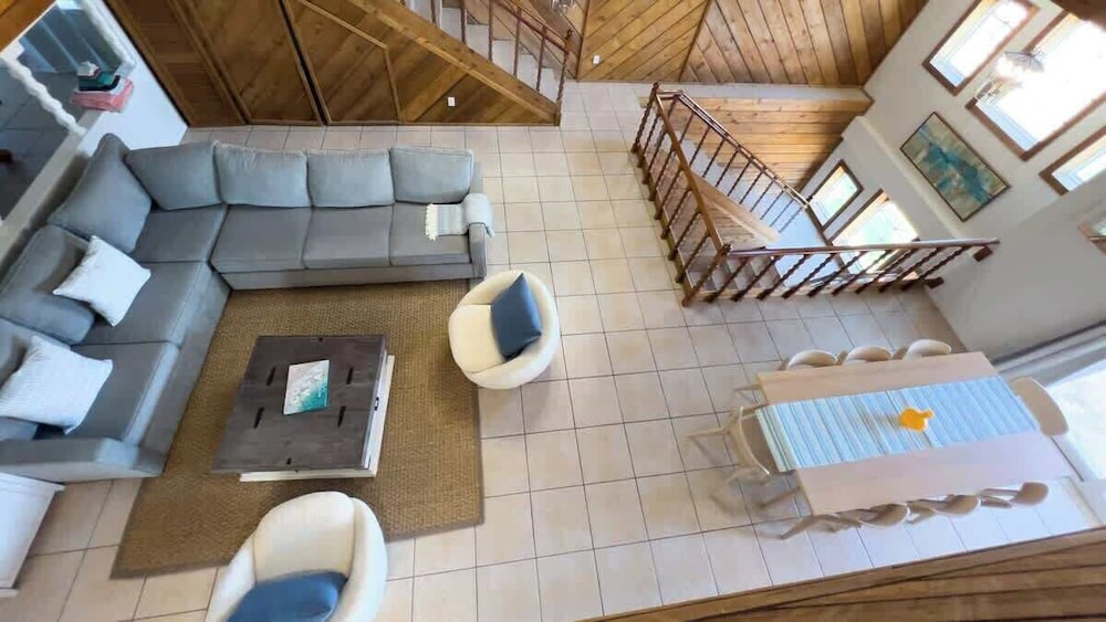 Fun Retro Island Vibe - Sleeps 17 - Beach 1 Block
