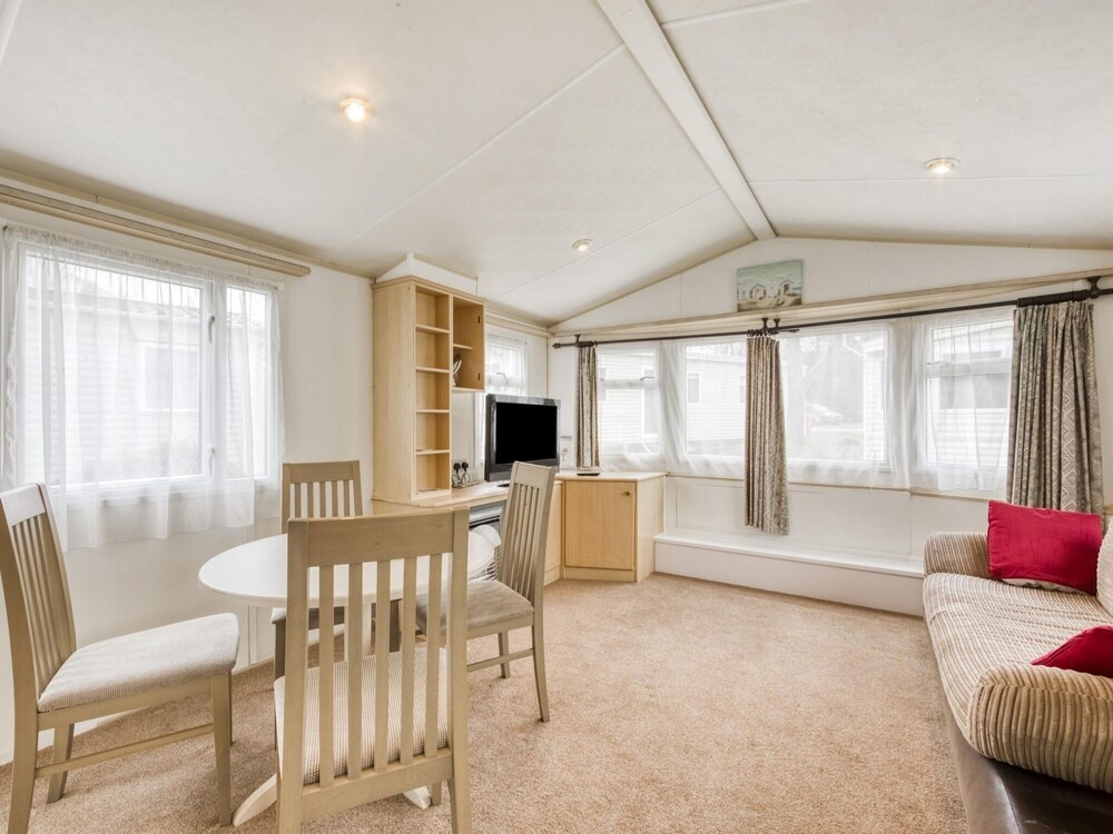 Serene Mobile Home in Hastings near Smugglers Adventure