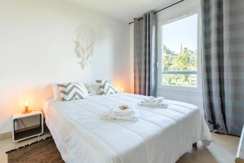 SERRENDY TERRACE SWIMMING-POOL PARKING NEW Close to beaches