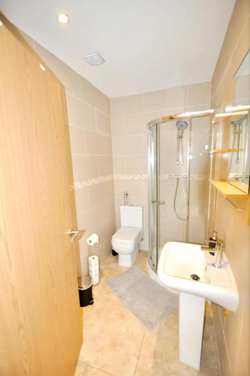 Apartment With 2 Bedrooms in Greater London, With Wifi