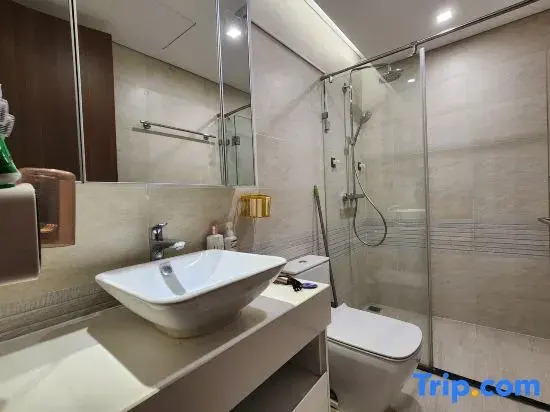 4 bedroom apartment with beautiful view at vinhomes metropolis