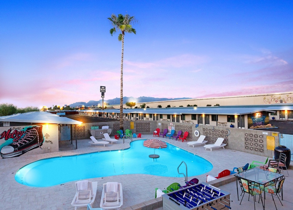 Hotel McCoy Tucson - Art, Coffee, Beer, Wine, Pool