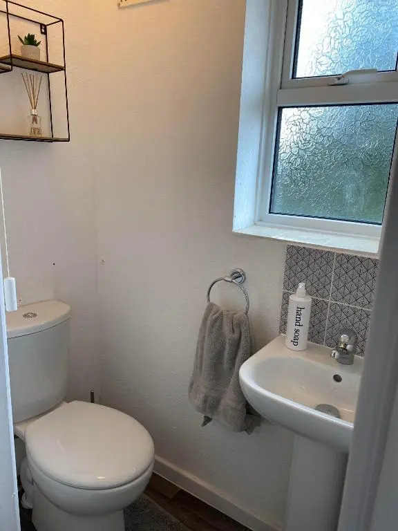 Spacious & Modern 3 Bed House