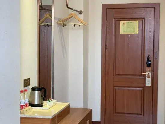 Vienna 3 Good Hotel (Dehong Mangshi Airport Jewelry Town Branch)