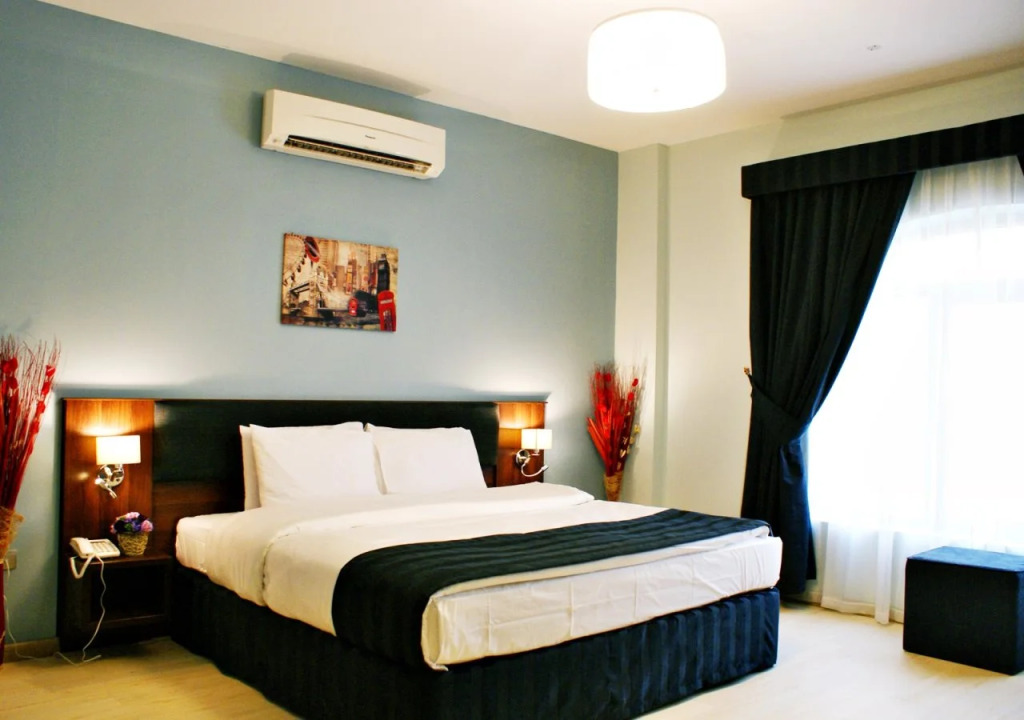 Weekend Hotel