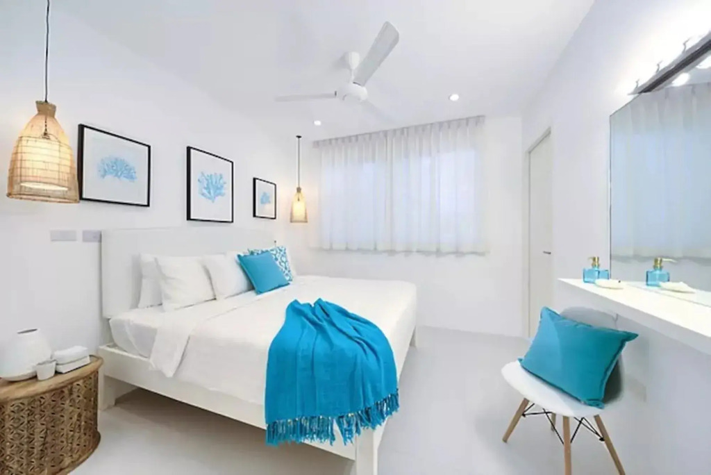 8BR Luxury Villa steps to Beach