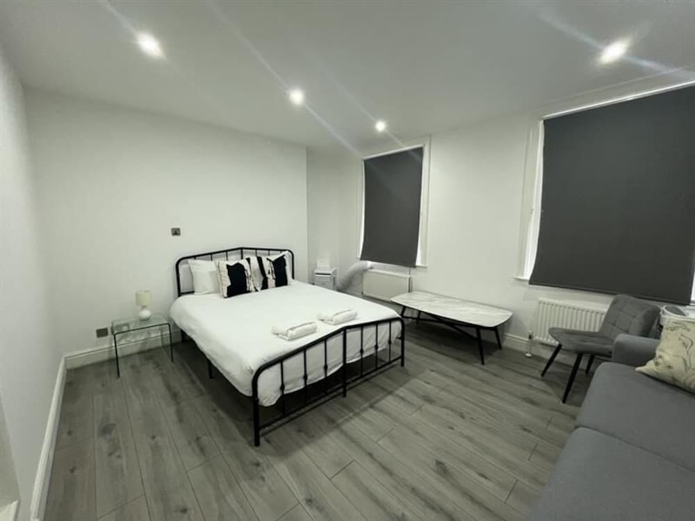 Flat 3 Beauchamp Place