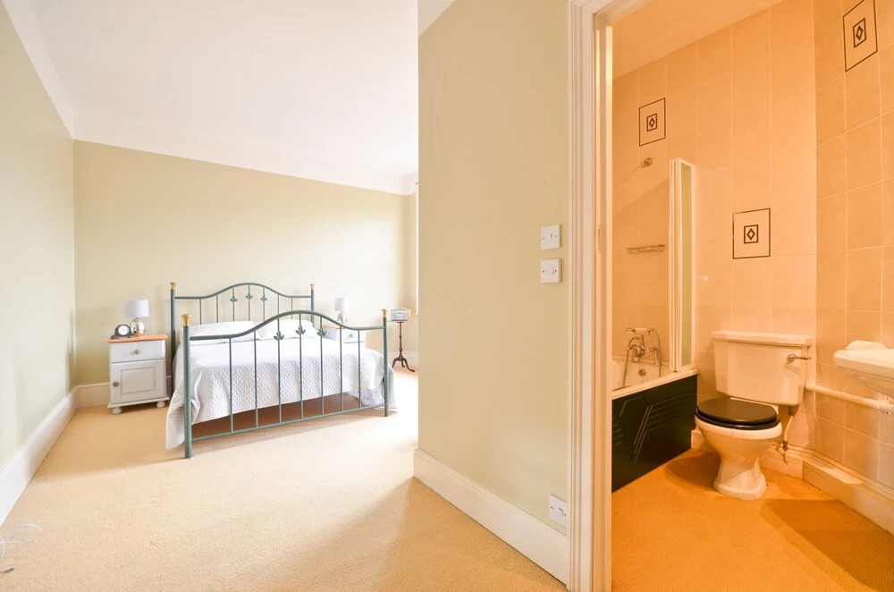 Imposing 2-bed House in Newport