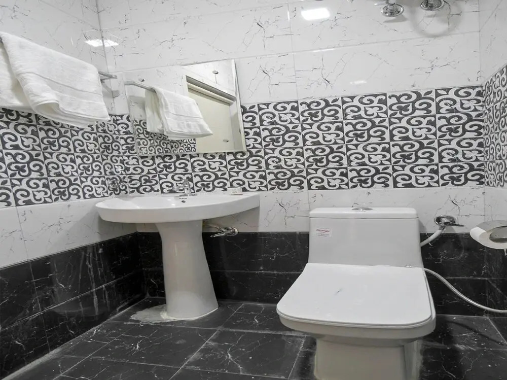 Crown Resort And Restaurent by OYO Rooms