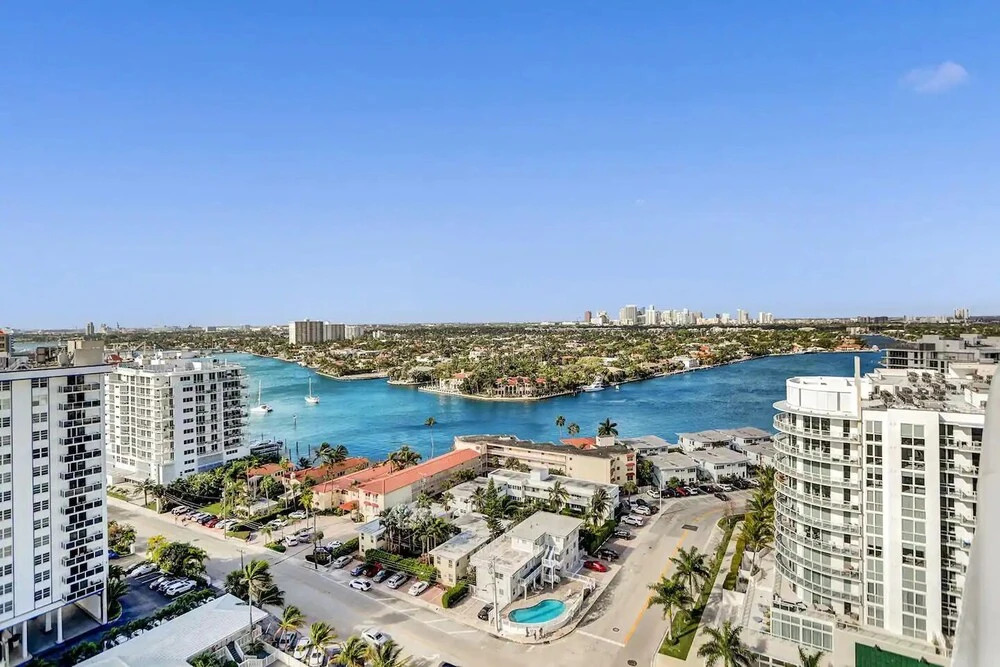 Luxury Suite W Pool/gym In The W Residences 2 Bedroom Condo by RedAwning